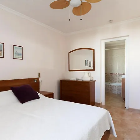 فيلة Tulipanes By Interhome دينايا